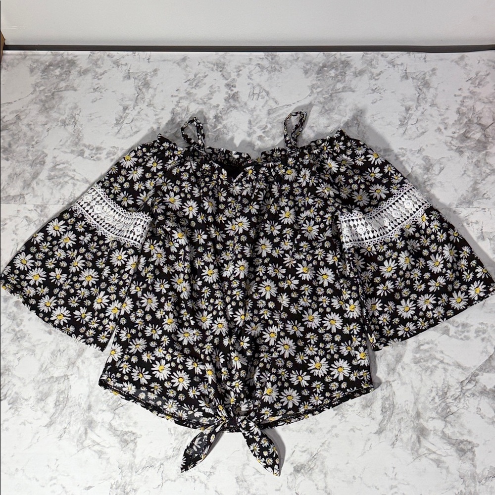 Amy Byer Girls Black and White Floral Top Size L/14